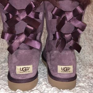 UGG Bailey Bow size 8 woman’s boot deep Bordeaux